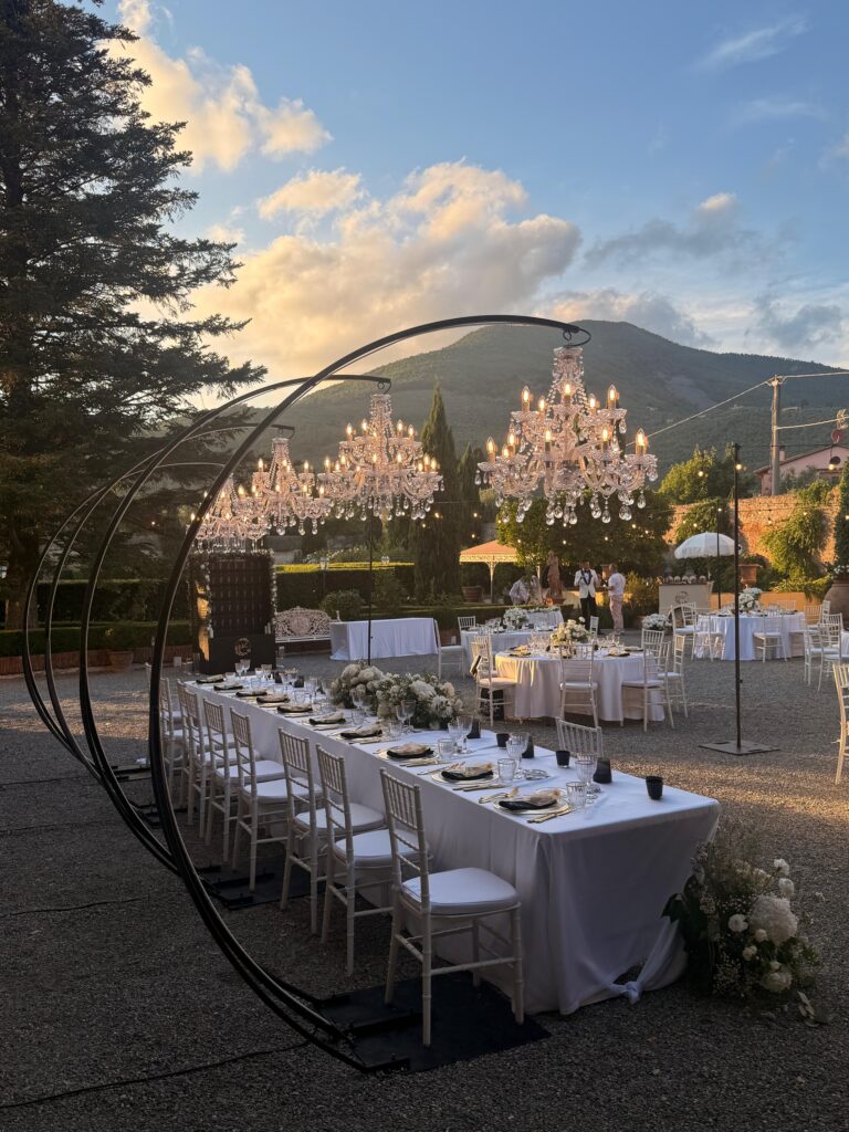 Lampadari scenici con arco per matrimonio