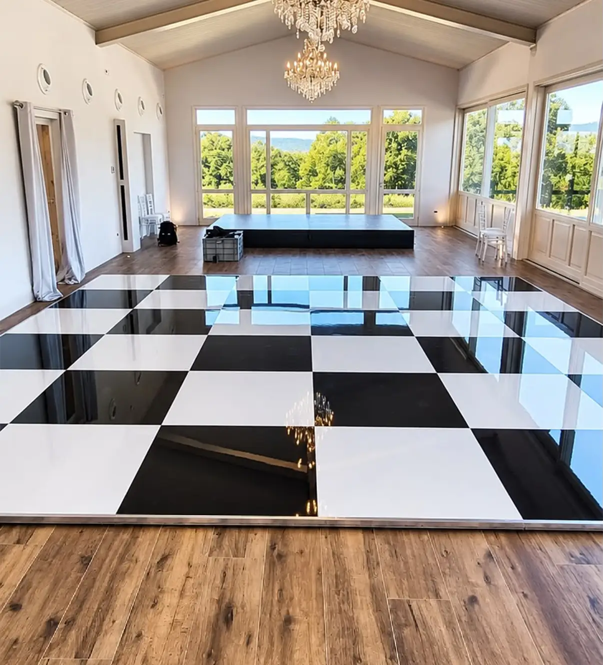 Pista da ballo a scacchi bianco e nero